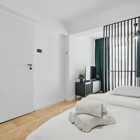 Apartment The Palm With View Bucharest