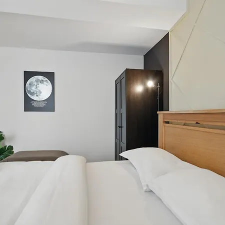 Apartment The Palm With View Bucharest