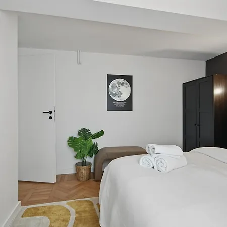 Apartment The Palm With View Bucharest